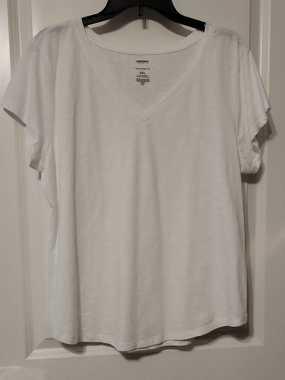 Sonoma Women's White, V-Neck, "The Everyday Tee" XXL, S/S, Like New.